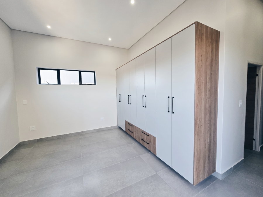 5 Bedroom Property for Sale in Outeniquasbosch Western Cape